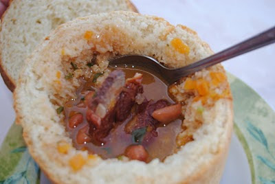 interesting facts about Romania - Bean soup in bread bowl